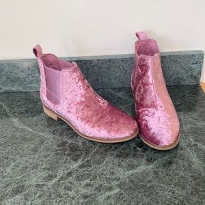 Toms Ella Faded Rose Pink Velvet Ankle Boots